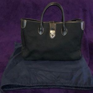 Dooney and Bourke Purse in Excellent Condition!